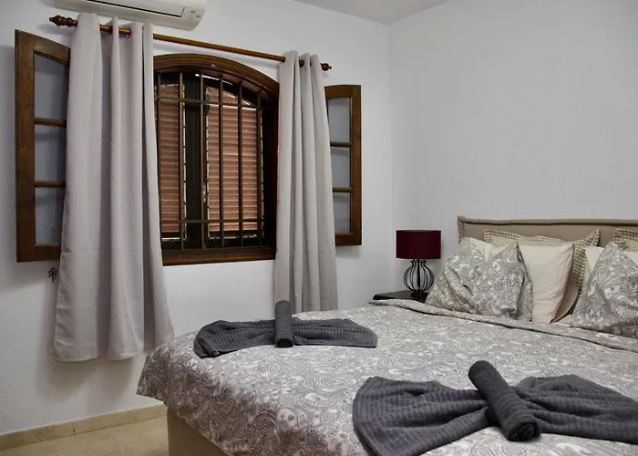 Panoramic Seaview Escape בית נופש